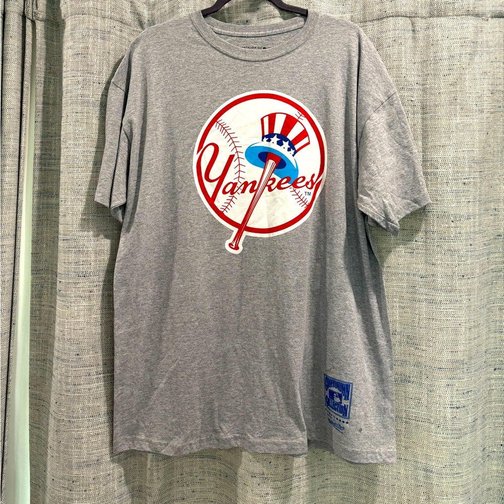 New Men’s XL Yankees tee